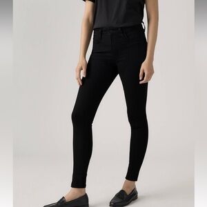 *NWT* Levi's 311 Shaping Skinny Jeans